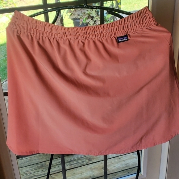 Patagonia Fleetwith Salmon Heiq Pure Sz. S Skort NWT - Picture 9 of 15